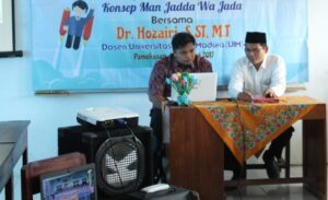 SMK Bustanul Ulum Merangkul Universitas Islam Madura (UIM) Berencana Membuka Program D1 SMK Bustanul Ulum - Wacana ini semakin mantap setelah SMK Bustanul Ulum kedatangan salah satu Dekan Fakultas Teknik Universitas Islam Madura (UIM). Pasalnya, program ini akan banyak banyak digemari oleh orang-orang dan siswa di lingkungan SMK Bustanul Ulum, yang masyarakatnya mayoritas berpendidikan.